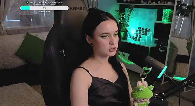 Snapshot of KiraLiLime chatting on 09-26-25, 02:43 KiraLiLime online show from 09-26-25, 02:43