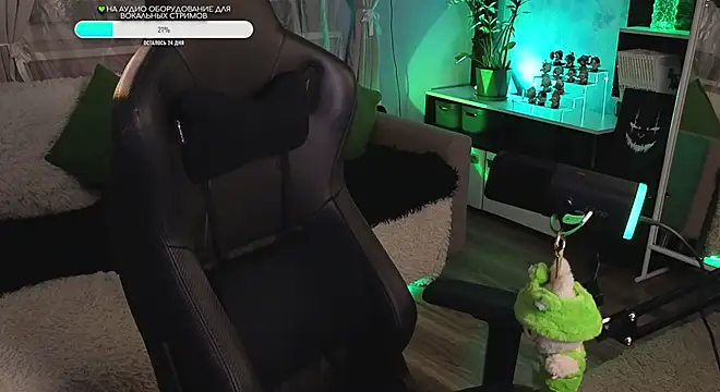 Snapshot of KiraLiLime chatting on 10-04-25, 11:14 KiraLiLime online show from 10-04-25, 11:14