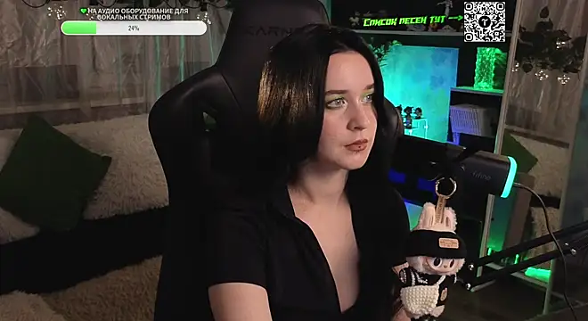 Snapshot of KiraLiLime chatting on 10-17-25, 08:00 KiraLiLime online show from 10-17-25, 08:00