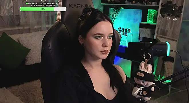 Snapshot of KiraLiLime chatting on 10-22-25, 01:39 KiraLiLime online show from 10-22-25, 01:39