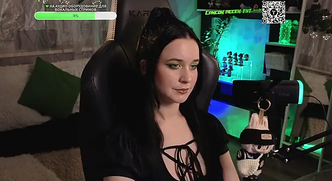 Snapshot of KiraLiLime chatting on 10-22-25, 06:40 KiraLiLime online show from 10-22-25, 06:40