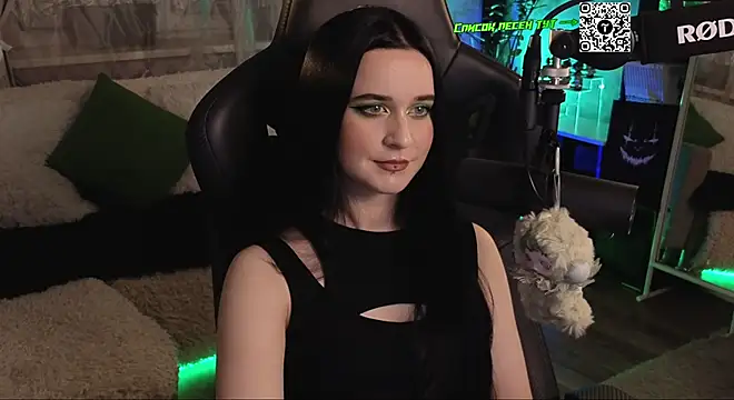 Snapshot of KiraLiLime chatting on 11-21-25, 04:05 KiraLiLime online show from 11-21-25, 04:05