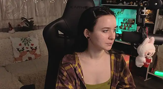 Snapshot of KiraLiLime chatting on 01-06-26, 06:00 KiraLiLime online show from 01-06-26, 06:00