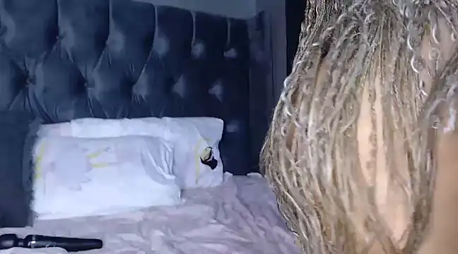 Anaelle24 online show from 12-24-24, 06:11