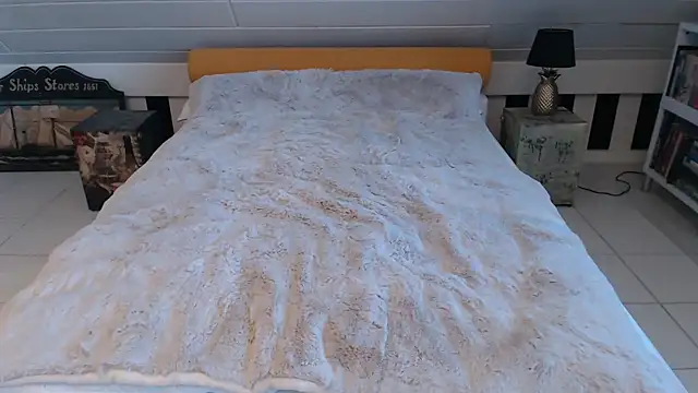 Snapshot of Greyhound70 chatting on 09-14-25, 09:08 Greyhound70 online show from 09-14-25, 09:08