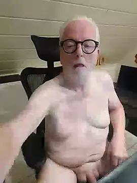 Snapshot of Greyhound70 chatting on 10-01-25, 11:00 Greyhound70 online show from 10-01-25, 11:00