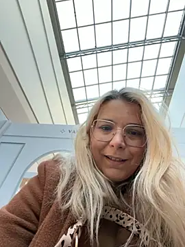 EmyLana online show from 10-30-25, 08:49