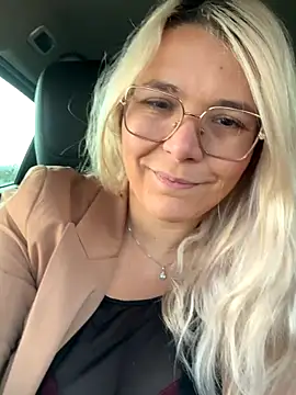 EmyLana online show from 11-05-25, 06:24