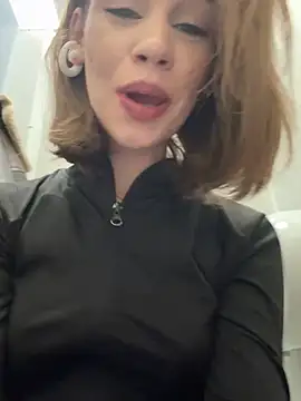 Snapshot of Street_young chatting on 12-12-24, 01:17 Street young online show from 12-12-24, 01:17