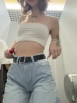 Snapshot of Street_young chatting on 12-13-24, 01:44 Street young online show from 12-13-24, 01:44