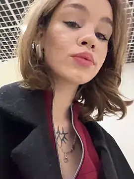 Snapshot of Street_young chatting on 12-15-24, 01:32 Street young online show from 12-15-24, 01:32