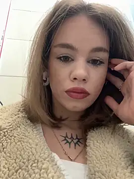 Snapshot of Street_young chatting on 12-29-24, 12:45 Street young online show from 12-29-24, 12:45