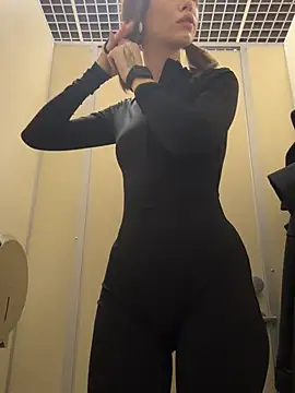 Snapshot of Street_young chatting on 01-27-25, 02:13 Street young online show from 01-27-25, 02:13