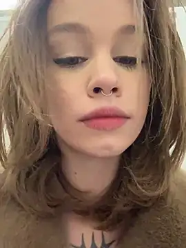 Snapshot of Street_young chatting on 02-21-25, 12:17 Street young online show from 02-21-25, 12:17