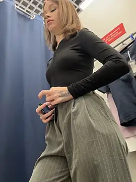 Snapshot of Street_young chatting on 02-23-25, 04:02 Street young online show from 02-23-25, 04:02