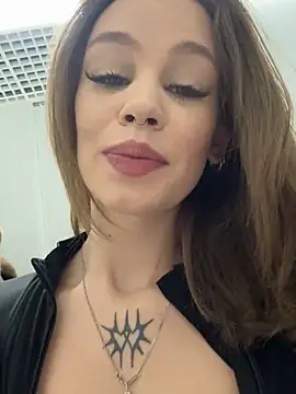 Snapshot of Street_young chatting on 02-28-25, 01:25 Street young online show from 02-28-25, 01:25