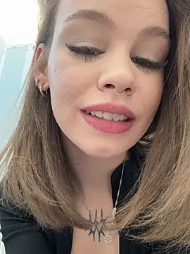 Snapshot of Street_young chatting on 03-02-25, 12:43 Street young online show from 03-02-25, 12:43