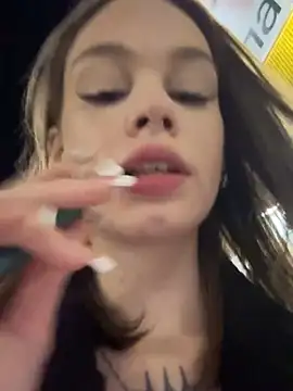 Snapshot of Street_young chatting on 03-09-25, 04:33 Street young online show from 03-09-25, 04:33