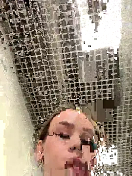 Snapshot of Street_young chatting on 11-14-25, 03:00 Street young online show from 11-14-25, 03:00