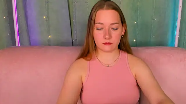 Snapshot of AlinaVice chatting on 04-30-26, 01:12 AlinaVice online show from 04-30-26, 01:12