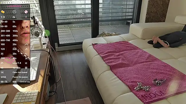 sexyLolia11 online show from 06-05-26, 05:40