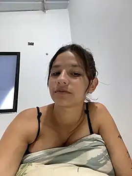 Snapshot of FerneyManti chatting on 05-22-26, 02:12 FerneyManti online show from 05-22-26, 02:12