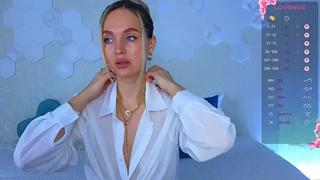 Lynna Sparks online show from 11-19-25, 02:44