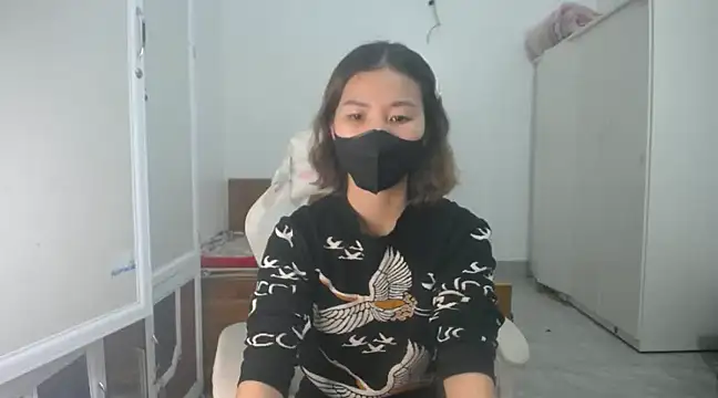 Snapshot of Susu204 chatting on 12-23-24, 05:17 Susu204 online show from 12-23-24, 05:17