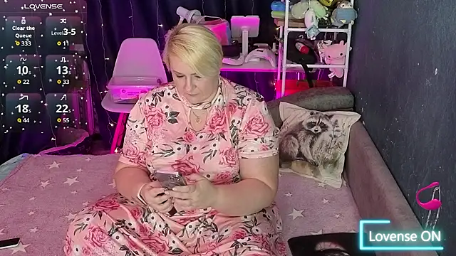 Snapshot of CuteHanna chatting on 02-14-26, 08:49 CuteHanna online show from 02-14-26, 08:49