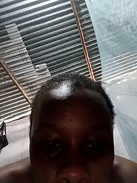 petitebaby001 online show from 02-18-26, 06:42