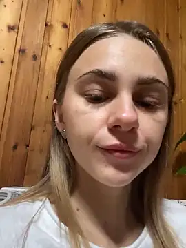 Snapshot of GraceTorrez chatting on 11-11-25, 10:04 GraceTorrez online show from 11-11-25, 10:04