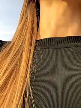 Snapshot of GraceTorrez chatting on 11-23-25, 12:05 GraceTorrez online show from 11-23-25, 12:05