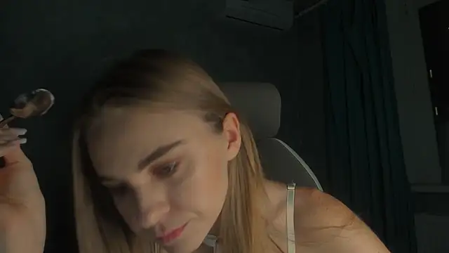 Snapshot of GraceTorrez chatting on 12-02-25, 04:46 GraceTorrez online show from 12-02-25, 04:46