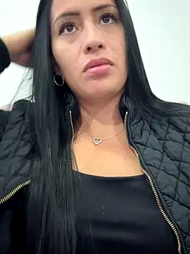 Sara luna  online show from 10-30-25, 11:38