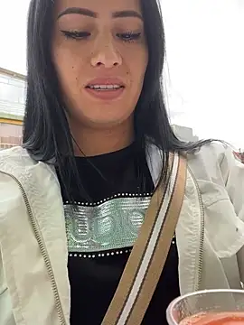 Snapshot of Sara_luna_ chatting on 07-11-26, 03:37 Sara luna online show from 07-11-26, 03:37