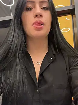 Snapshot of Sara_luna_ chatting on 07-16-26, 12:05 Sara luna online show from 07-16-26, 12:05