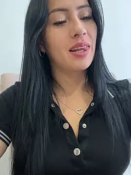 Snapshot of Sara_luna_ chatting on 07-16-26, 01:50 Sara luna online show from 07-16-26, 01:50