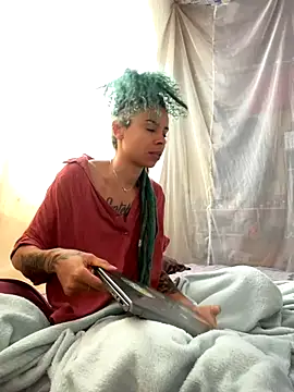 Snapshot of sammoura01 chatting on 01-08-26, 01:13 sammoura01 online show from 01-08-26, 01:13