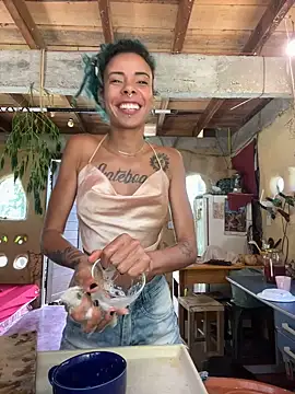 Snapshot of sammoura01 chatting on 02-08-26, 02:31 sammoura01 online show from 02-08-26, 02:31