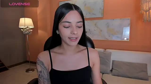 Snapshot of HannahJamesX chatting on 02-17-25, 06:48 HannahJamesX online show from 02-17-25, 06:48