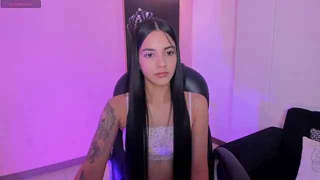 Snapshot of HannahJamesX chatting on 03-02-25, 04:53 HannahJamesX online show from 03-02-25, 04:53