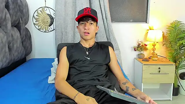  CamiloBass online show from 04-11-26, 01:10