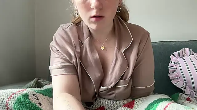 Snapshot of lilsbabyxo chatting on 05-17-26, 07:28 lilsbabyxo online show from 05-17-26, 07:28