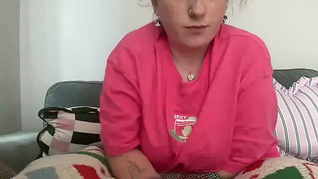Snapshot of lilsbabyxo chatting on 05-19-26, 04:57 lilsbabyxo online show from 05-19-26, 04:57