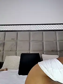 Snapshot of OliviaBurning chatting on 02-21-25, 01:44 OliviaBurning online show from 02-21-25, 01:44