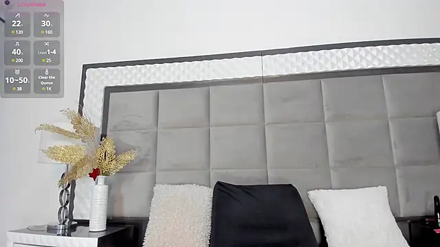 Snapshot of OliviaBurning chatting on 02-25-25, 10:50 OliviaBurning online show from 02-25-25, 10:50