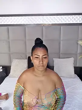 Snapshot of OliviaBurning chatting on 09-19-25, 11:44 OliviaBurning online show from 09-19-25, 11:44