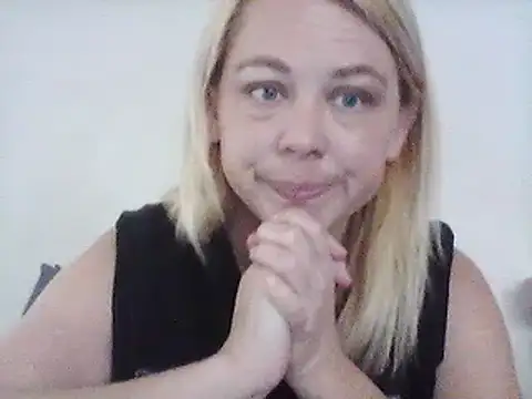 Snapshot of burrkitty chatting on 12-09-24, 12:23 burrkitty online show from 12-09-24, 12:23