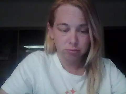 Snapshot of burrkitty chatting on 10-06-25, 03:37 burrkitty online show from 10-06-25, 03:37