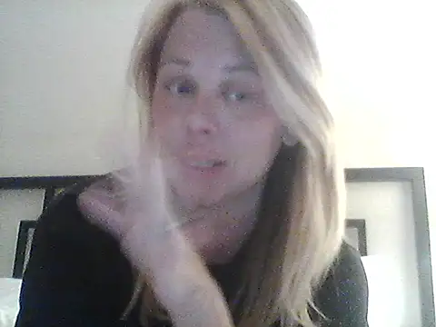 Snapshot of burrkitty chatting on 11-19-25, 05:18 burrkitty online show from 11-19-25, 05:18